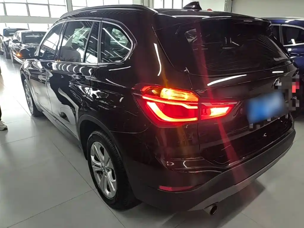 BMW X1 2016 sDrive18Li Premium Model фото 4