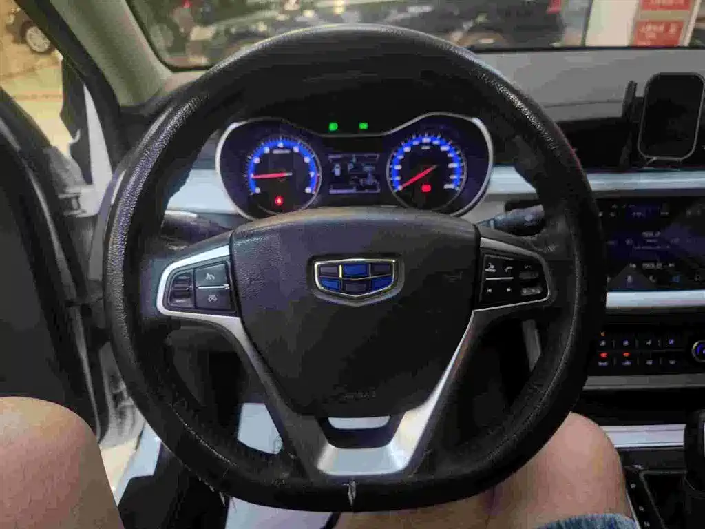 Фото 4 - Geely Vision