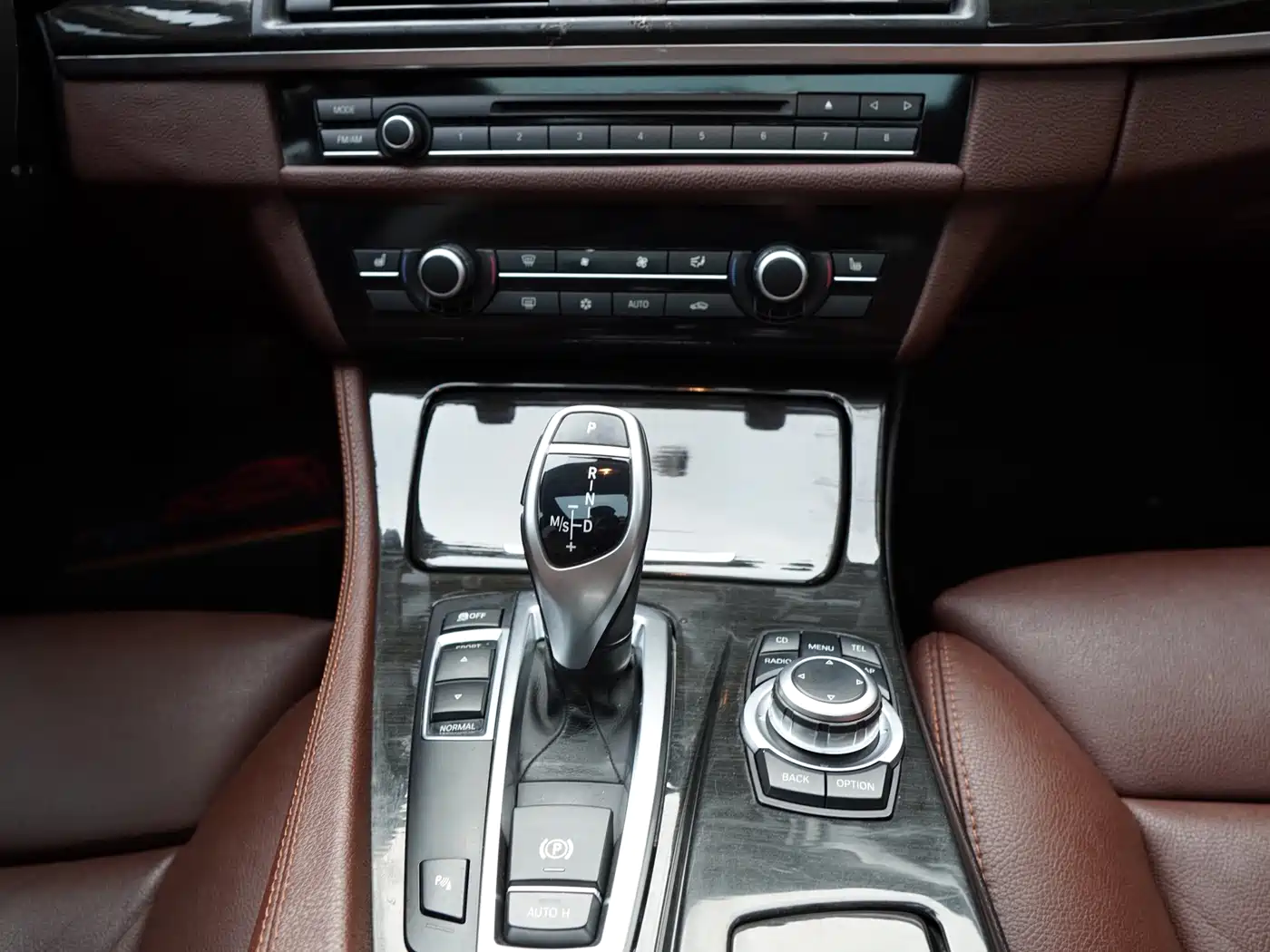 BMW 5 Series 2011 535Li Luxury фото 10