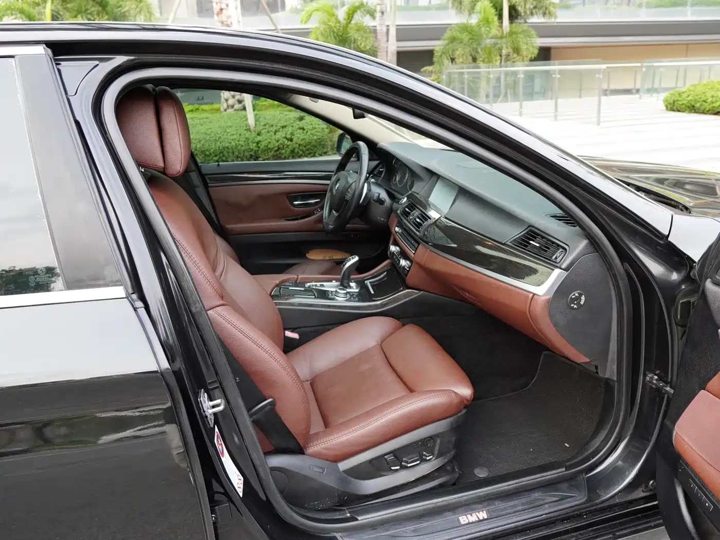 BMW 5 Series 2011 535Li Luxury фото 16