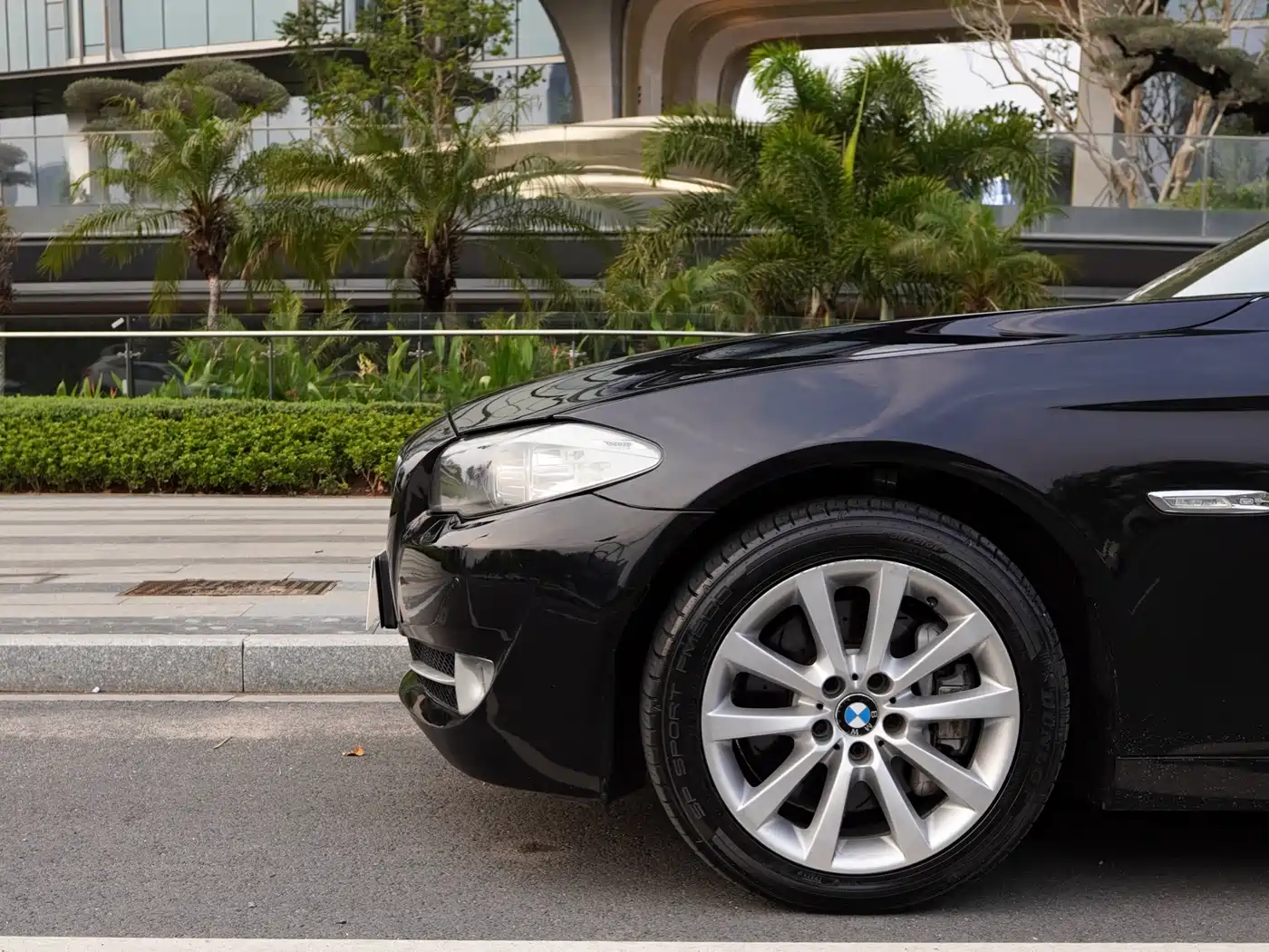 BMW 5 Series 2011 535Li Luxury фото 17