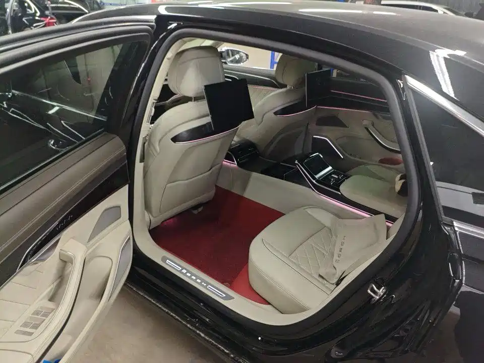 Photo 5 - Audi A8
