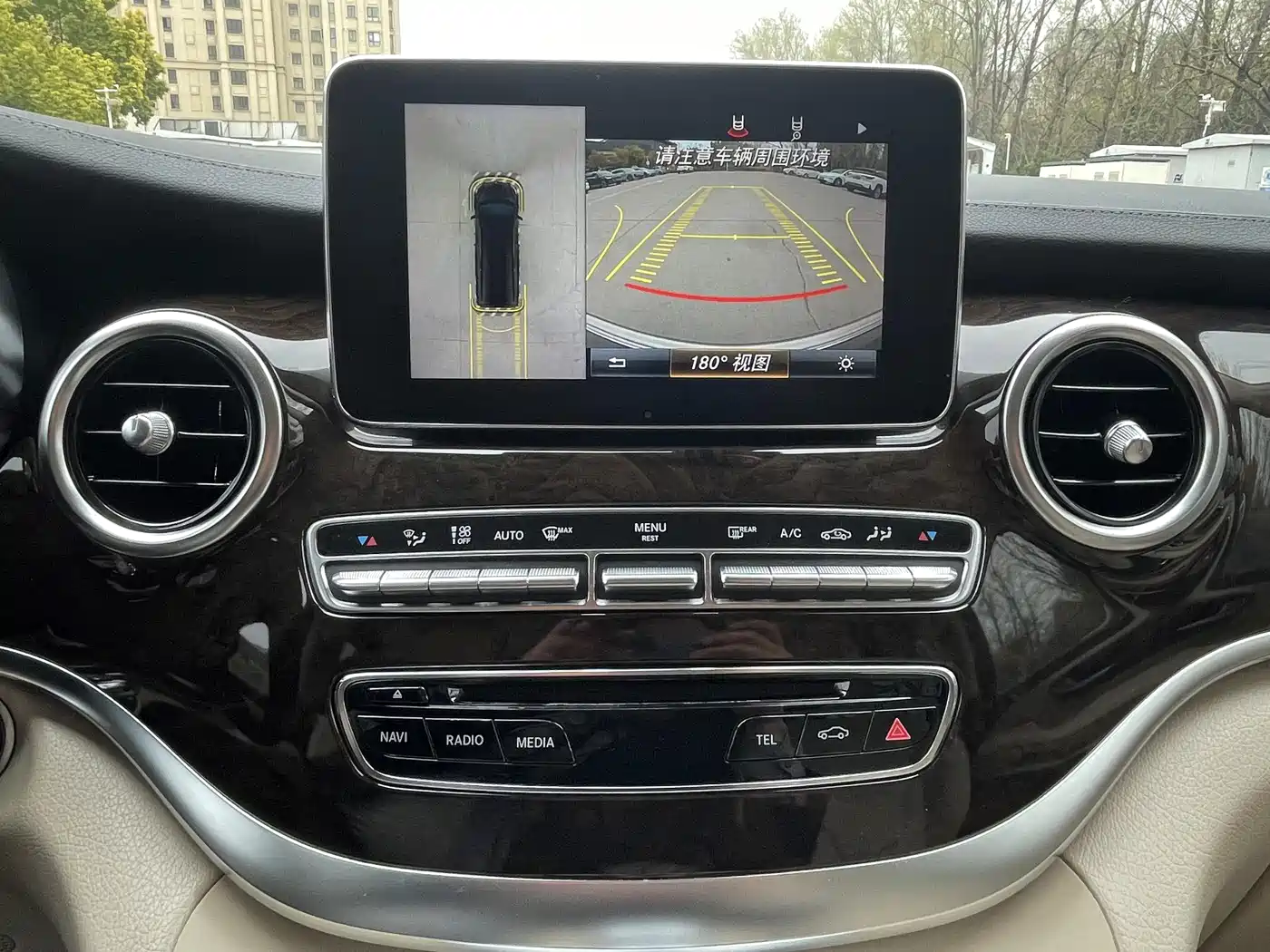 Mercedes-Benz V-Class 2018 V 260 L Premium Long Wheelbase Edition China VI фото 10