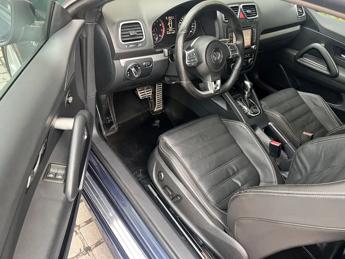 Volkswagen Scirocco 2011 2.0TSI R-Line фото 10