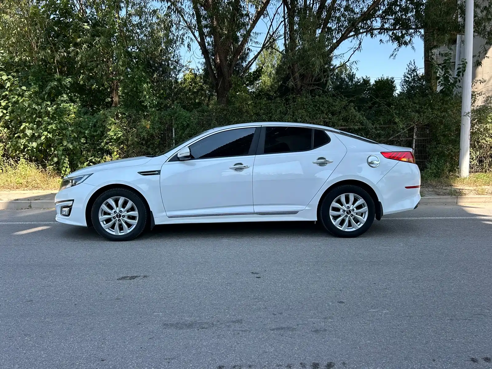 Photo 2 - Kia K5