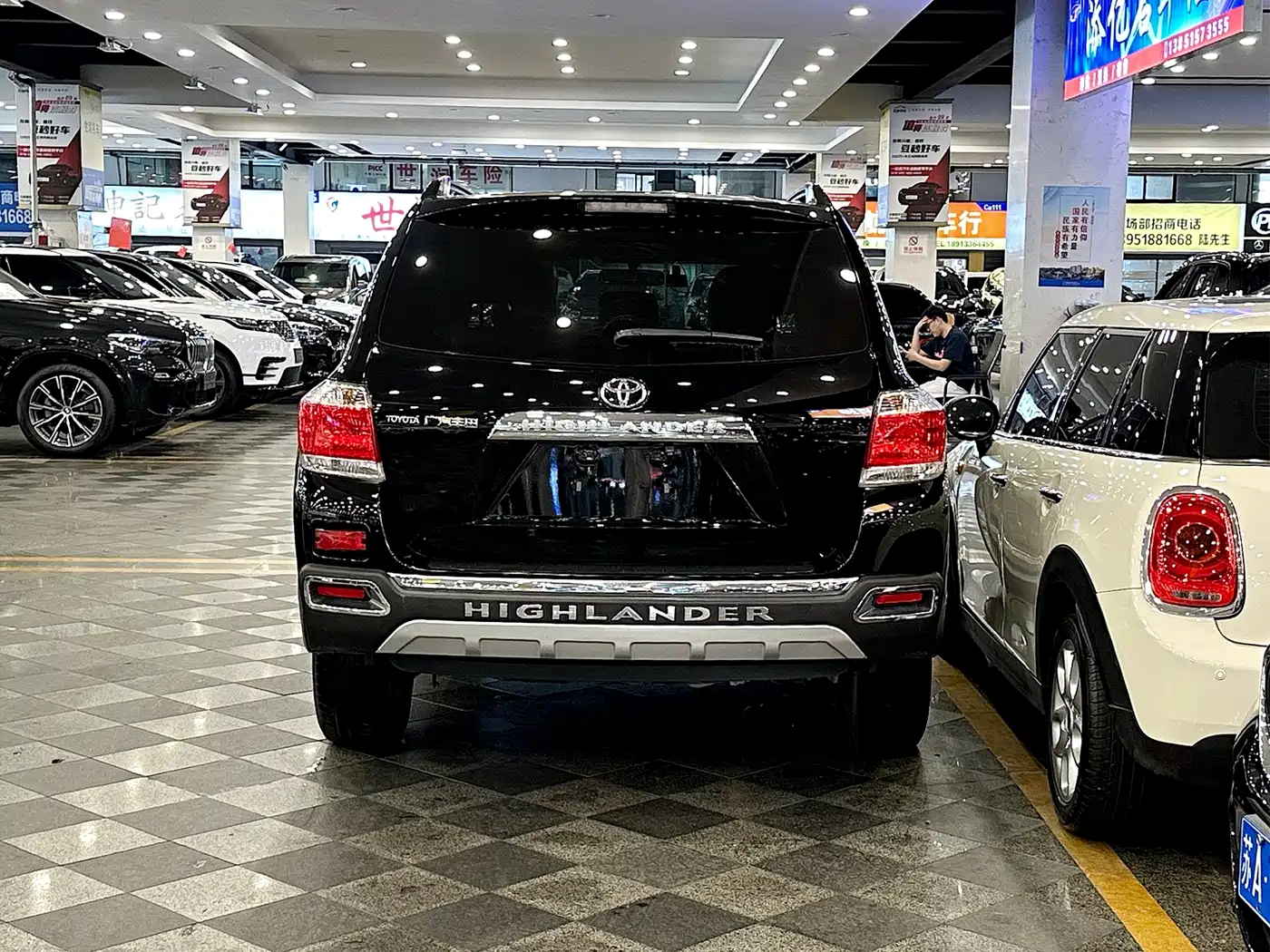 Toyota Highlander 2012 2.7L 2WD 7-Seater Luxury Edition фото 4