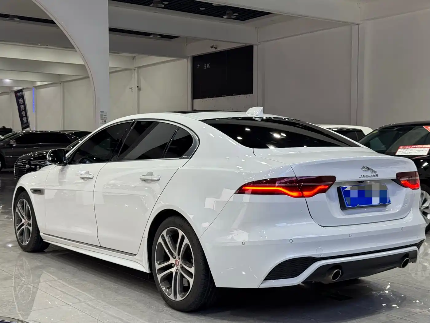Jaguar XEL 2021 2.0T 200PS R-DYNAMIC Youth Sport Edition фото 4
