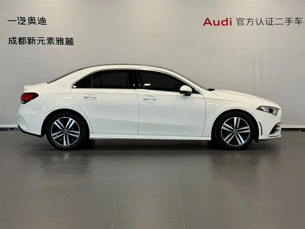 Mercedes-Benz A-Class 2019 A 180 L Sport Sedan фото 3