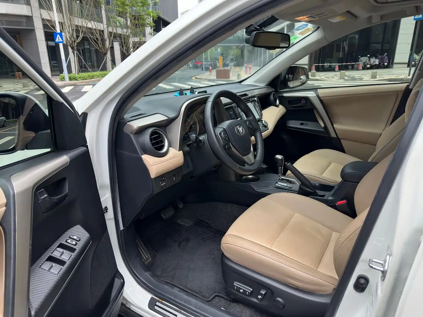 Toyota RAV4 Rongfang 2015 2.5L Automatic 4WD Elite Edition фото 7