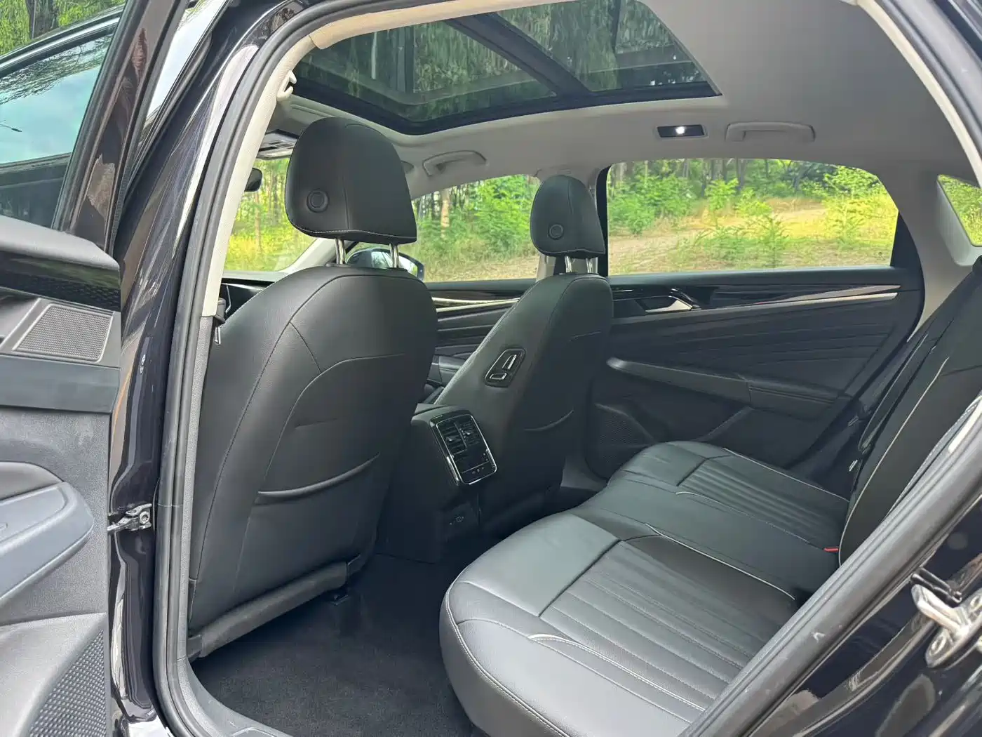 Volkswagen Passat 2022 330TSI Starlight Elite Edition фото 8