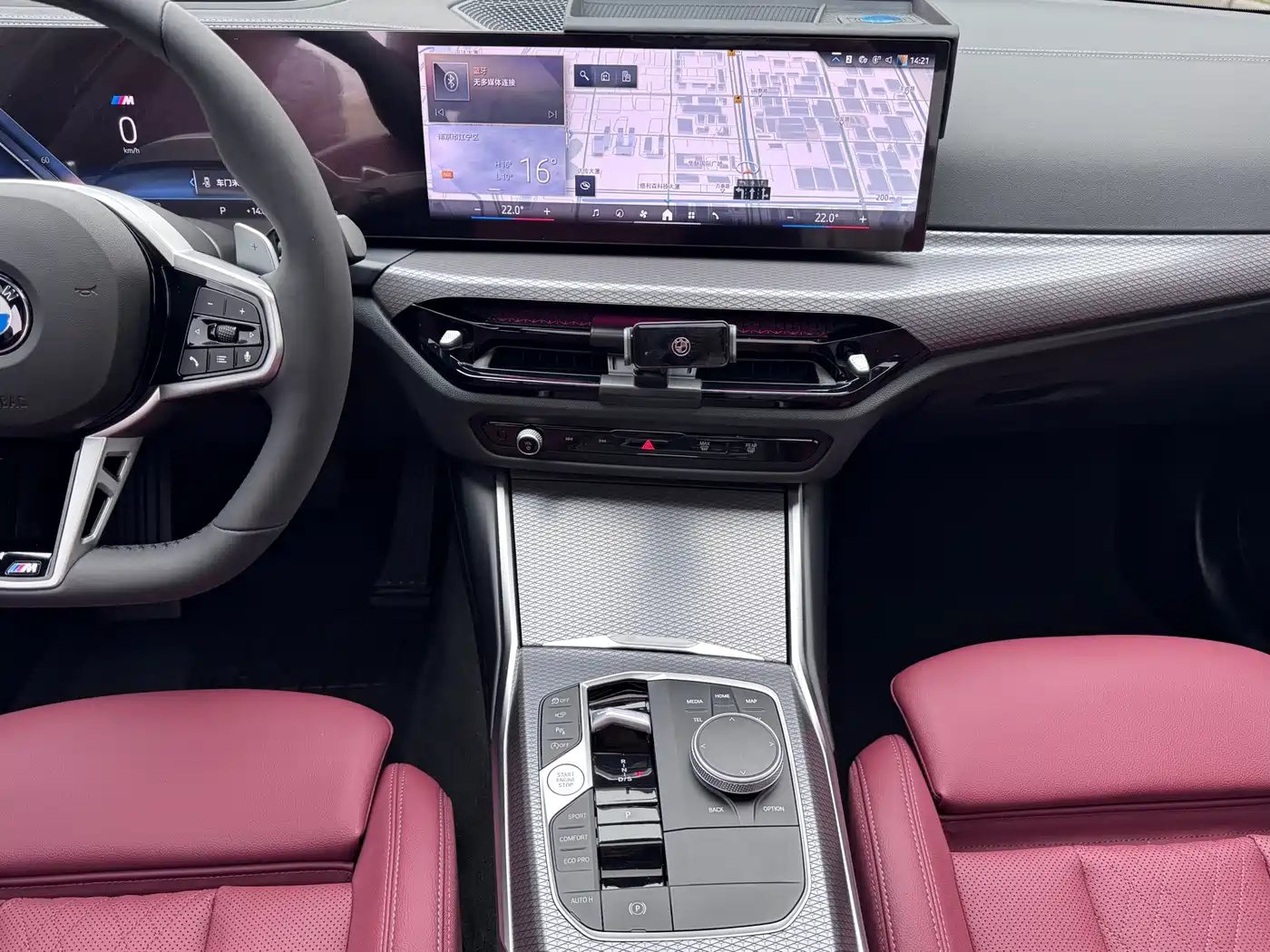 BMW 3 Series 2025 330i M Sport Night Edition фото 14