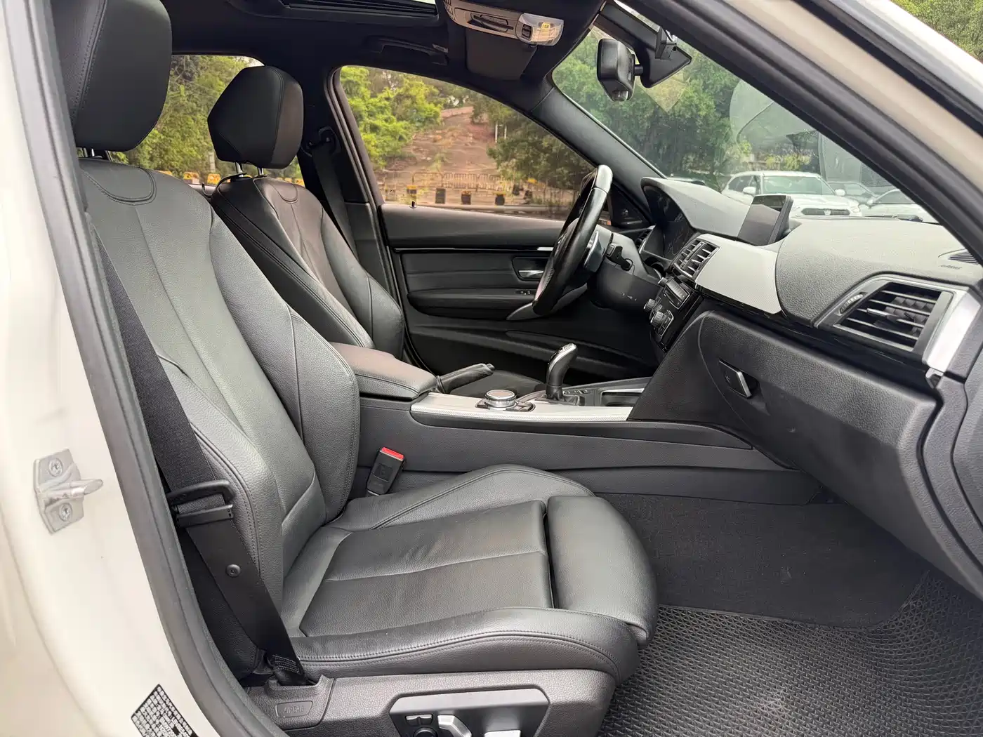 BMW 3 Series 2016 328i xDrive M Sport фото 9