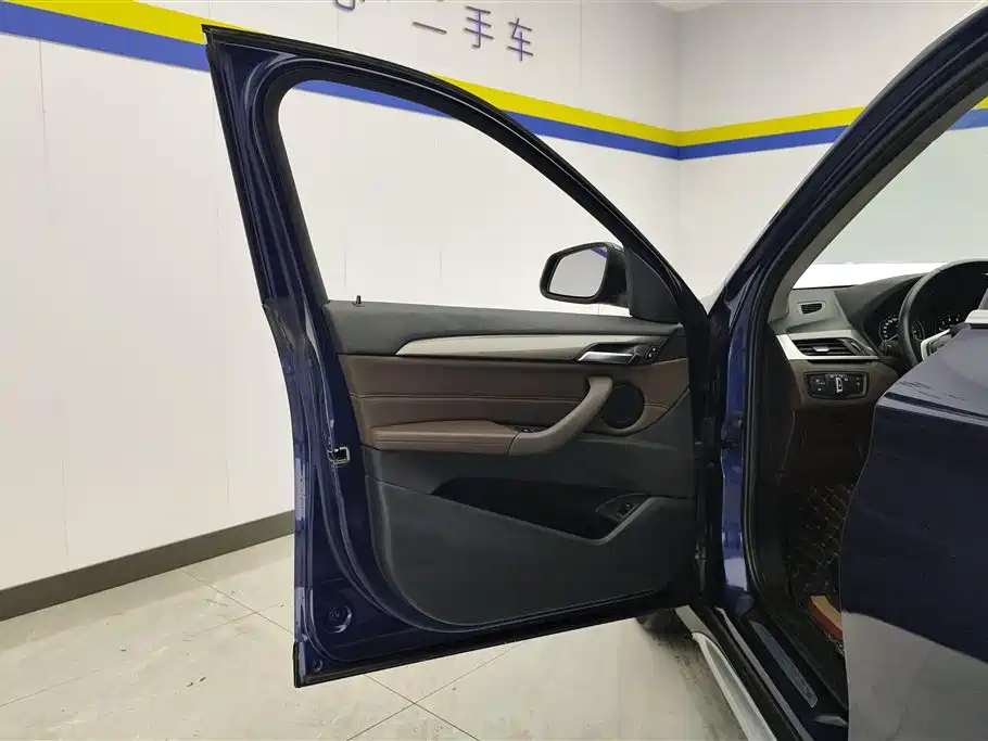 BMW X1 2019 sDrive18Li Premium Model фото 7
