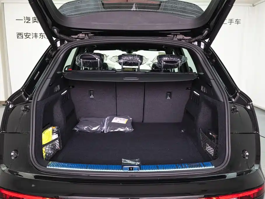 Audi Q5L 2025 Model Year Facelift 45th Anniversary Edition 45 TFSI Luxury Dynamic фото 8