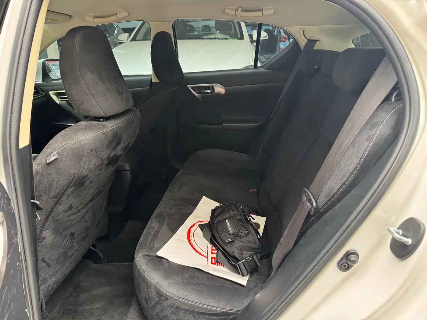 Lexus CT 2014 CT200h Elite Edition Dual Tone фото 6