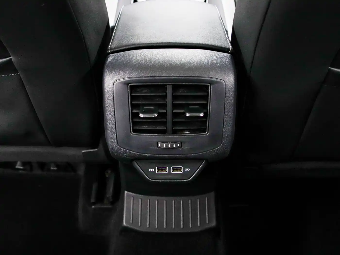 Volkswagen T-ROC 2023 280TSI DSG 2WD Time Edition фото 16
