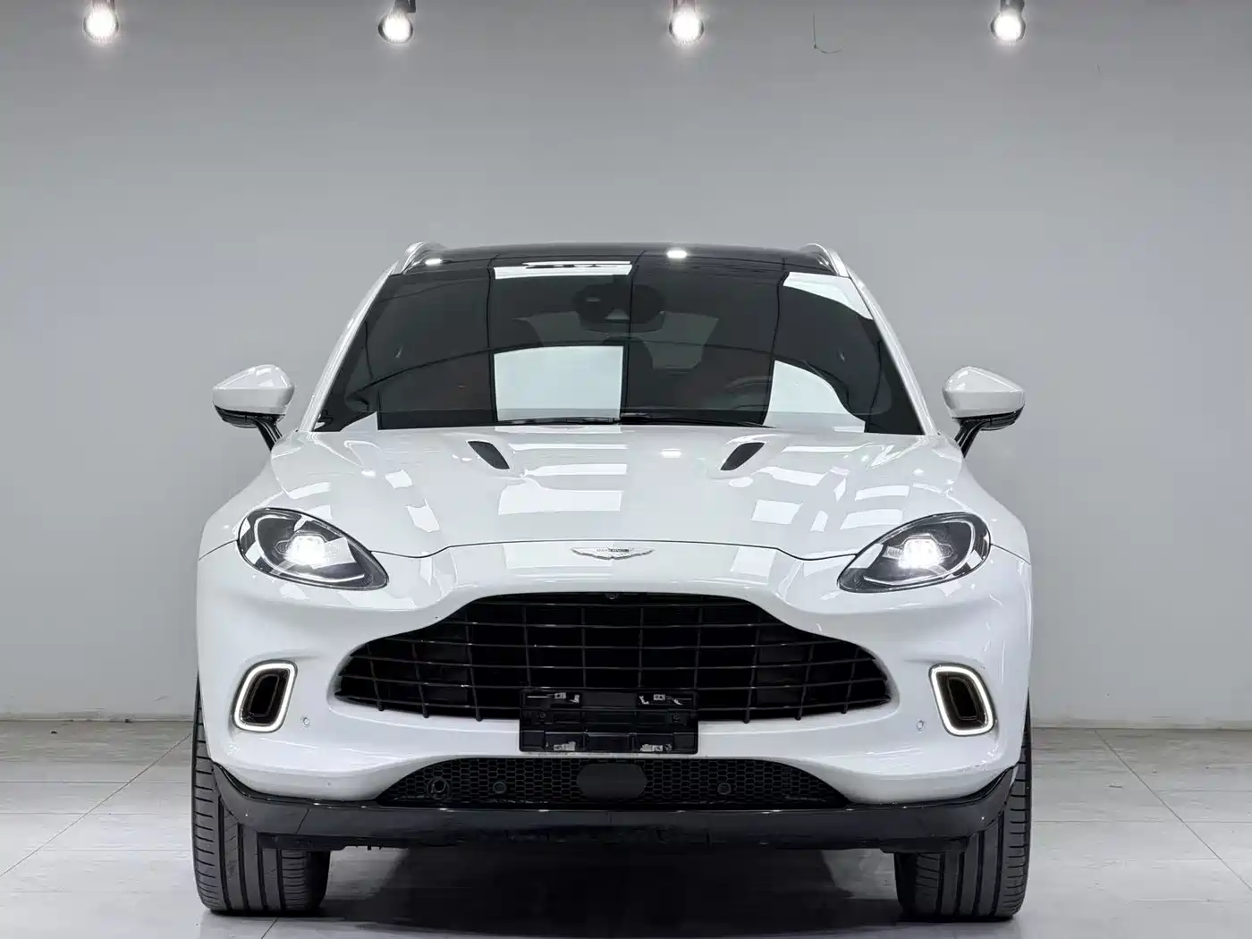 Aston Martin DBX 2022 4.0T V8