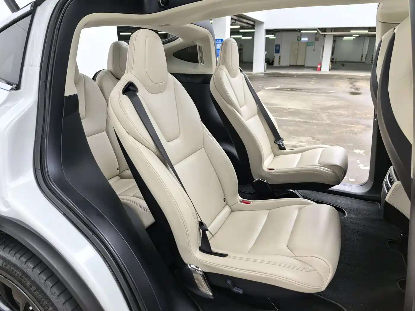 TESLA MODEL X