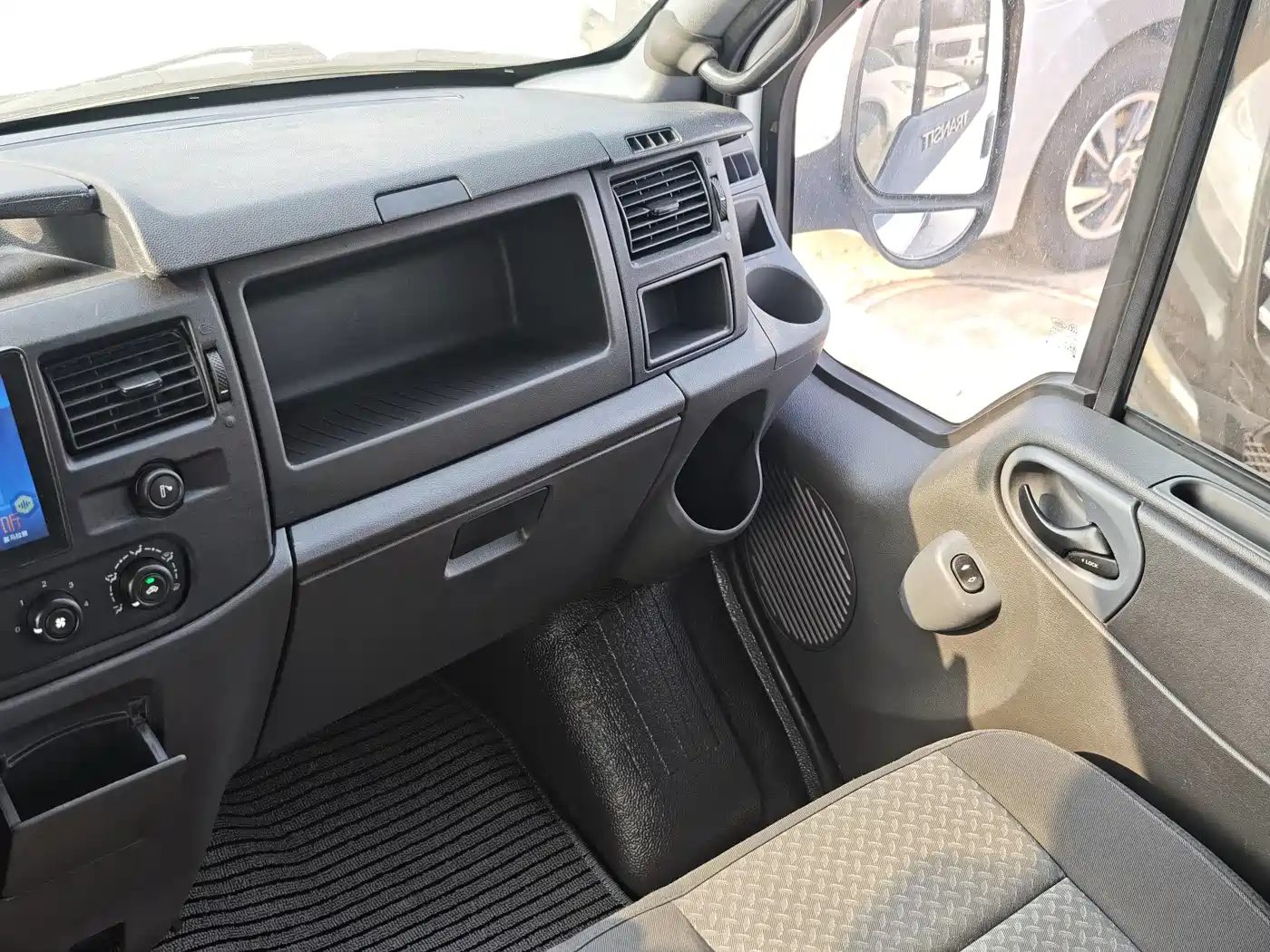 Ford New Generation Transit 2018 2016 Model 2.2T Short Wheelbase 6-Seater Mid-Roof Multi-Purpose Vehicle