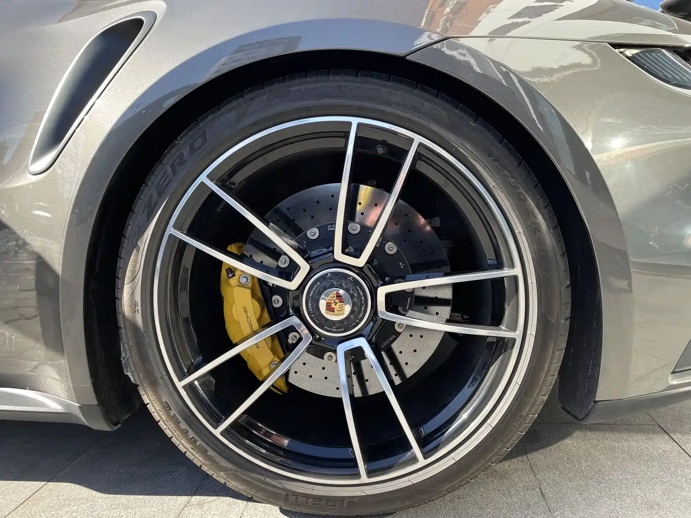 PORSCHE 911