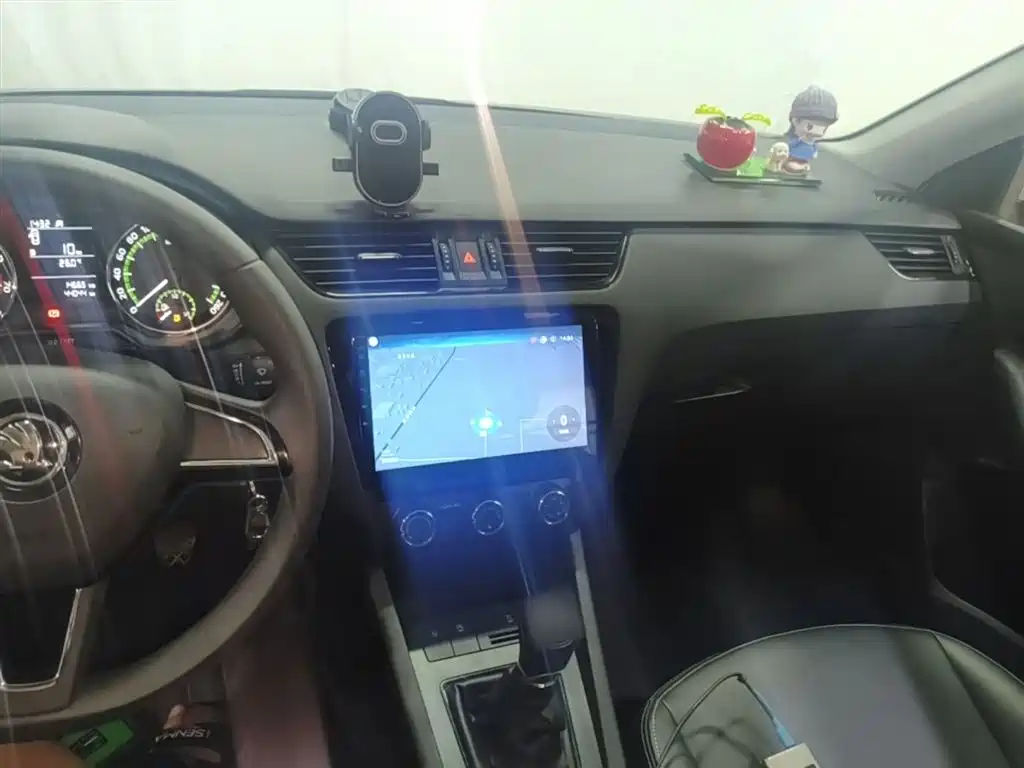 Škoda Rapid 2020 1.5L Manual Standard фото 10