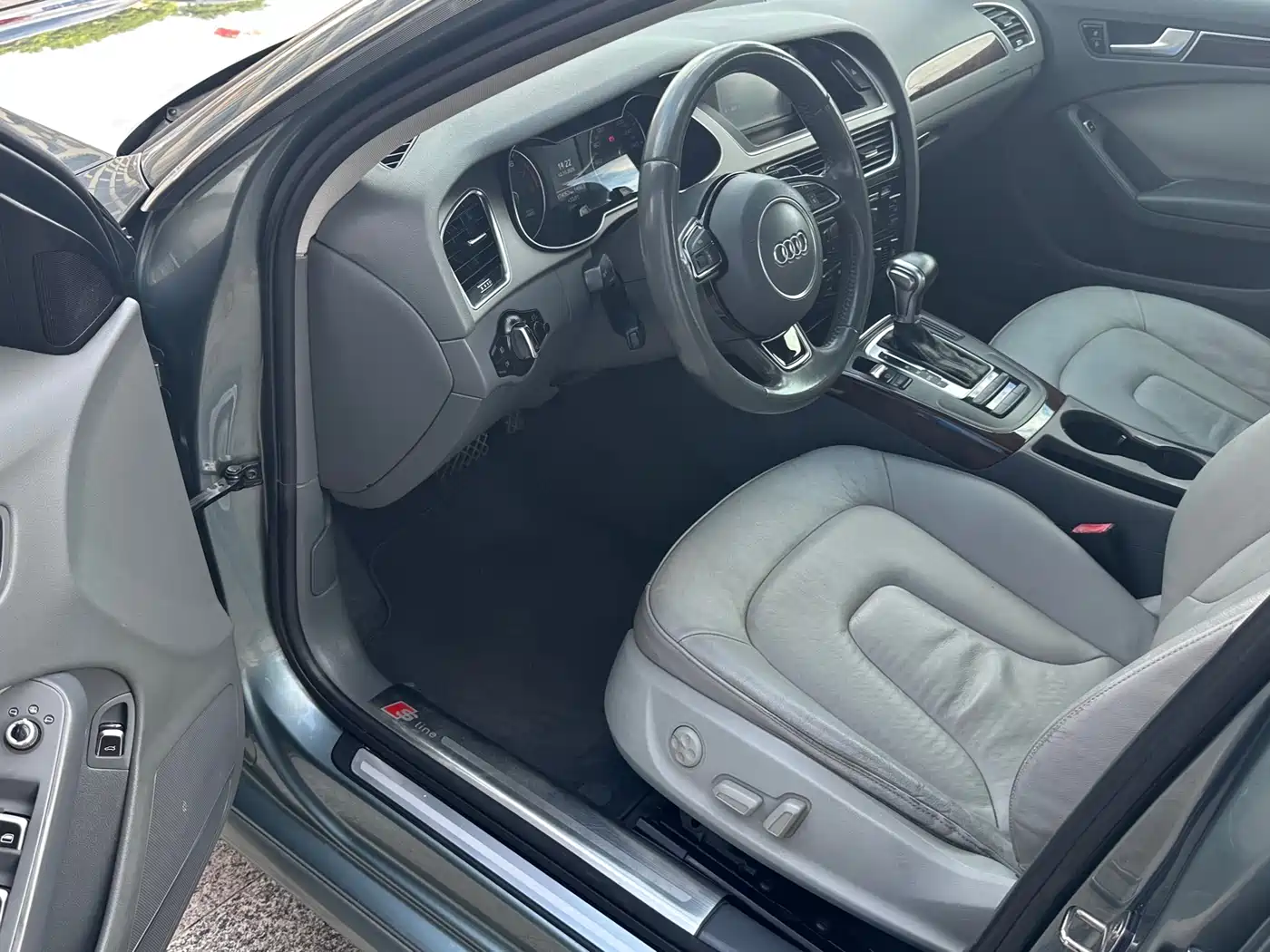 Audi A4L 2013 35 TFSI Automatic Comfort фото 5