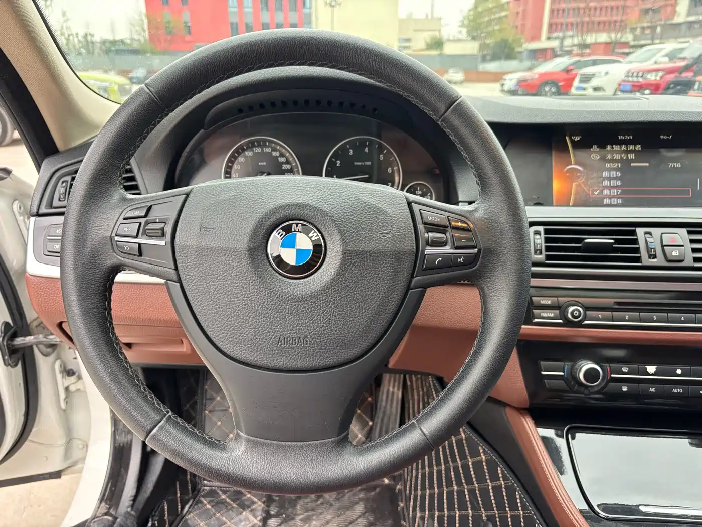 BMW 5 Series 2014 520Li Elegance фото 8