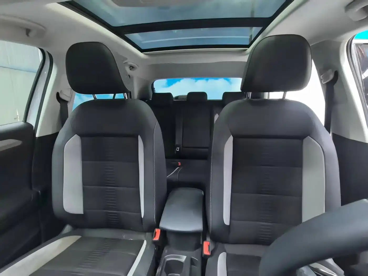 VOLKSWAGEN T ROC EXPLORING SONGS