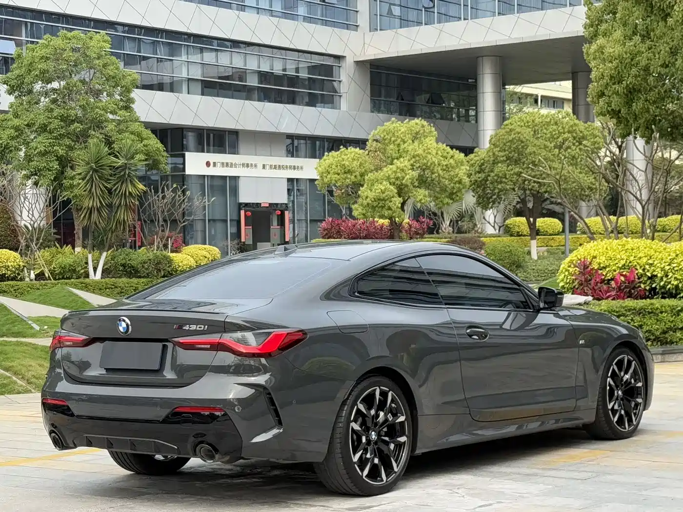BMW 4 Series 2024 430i M Sport Shadow Edition фото 14