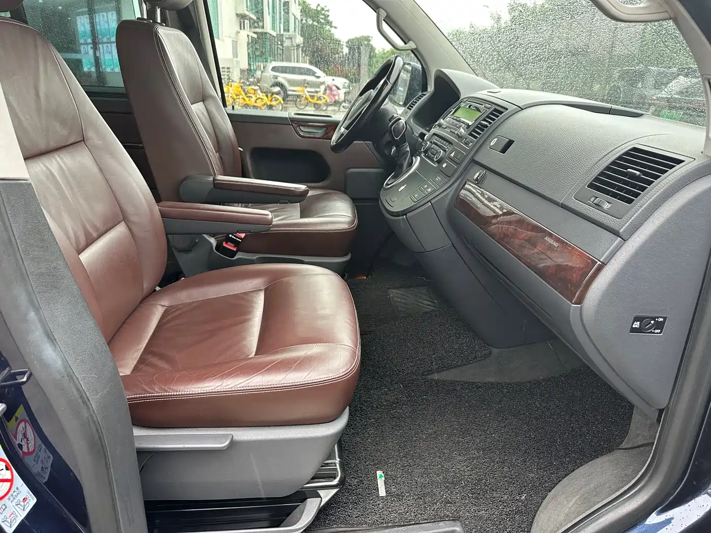 Volkswagen Multivan 2012 2.0TSI 2WD Luxury Edition фото 3