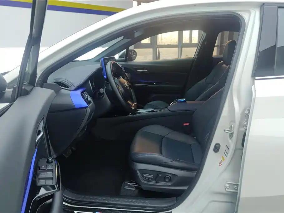 Toyota C-HR 2020 Model 2.0L Leading фото 9