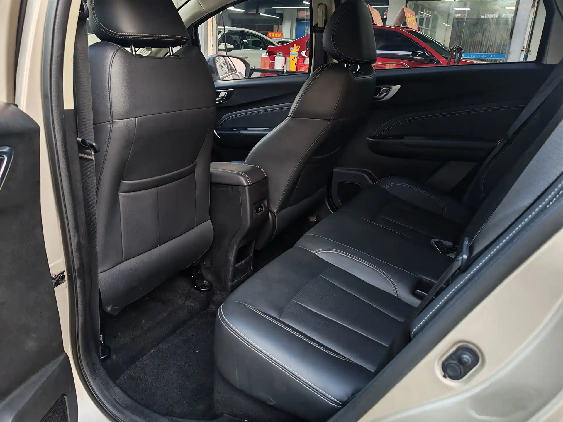 Фото 5 - Geely Vision X3