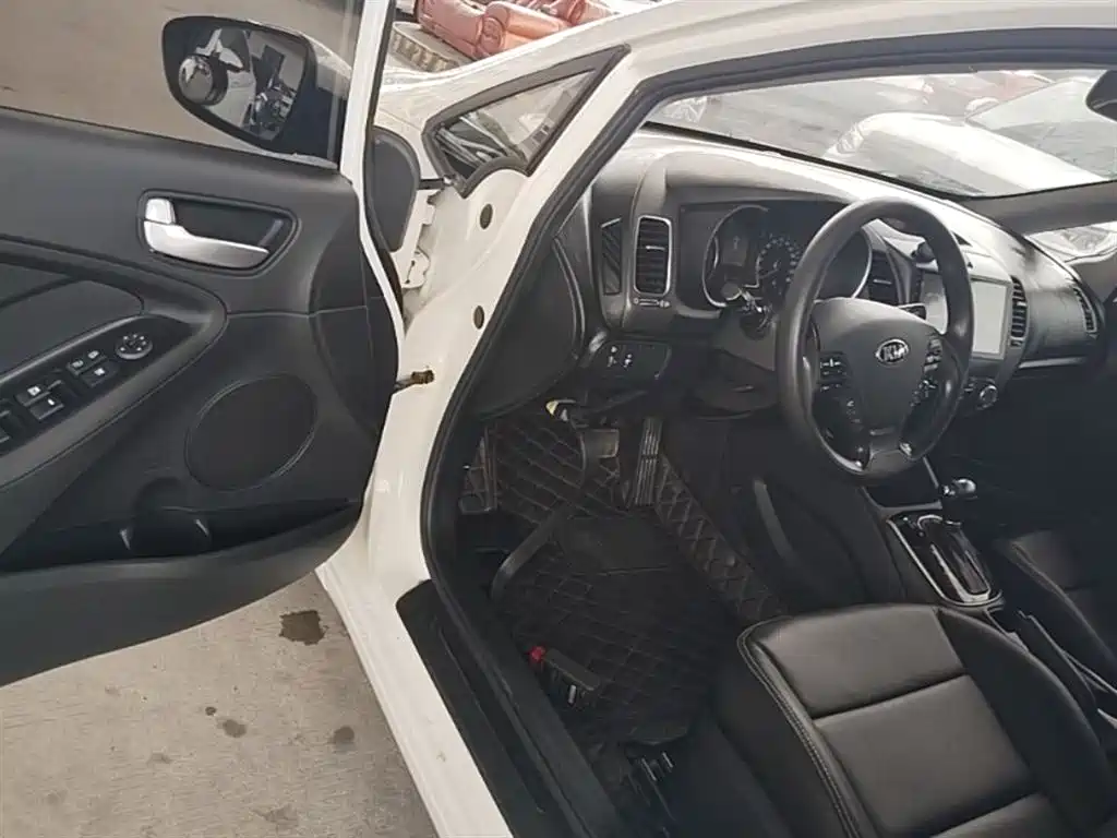 Kia K3 2017 1.6L Automatic 15th Anniversary Special GLS фото 16