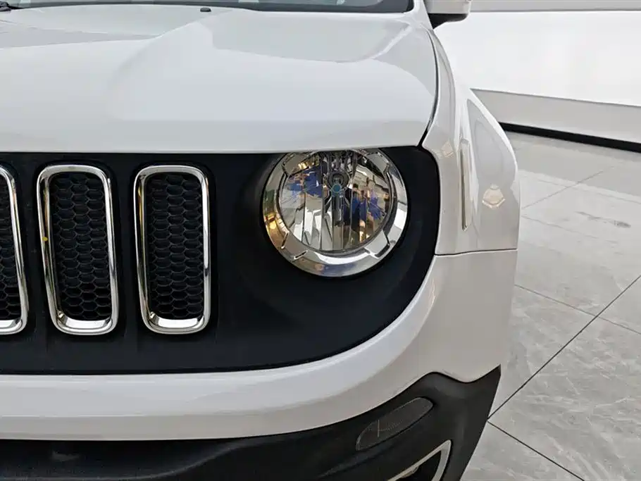 Photo 5 - Jeep Renegade