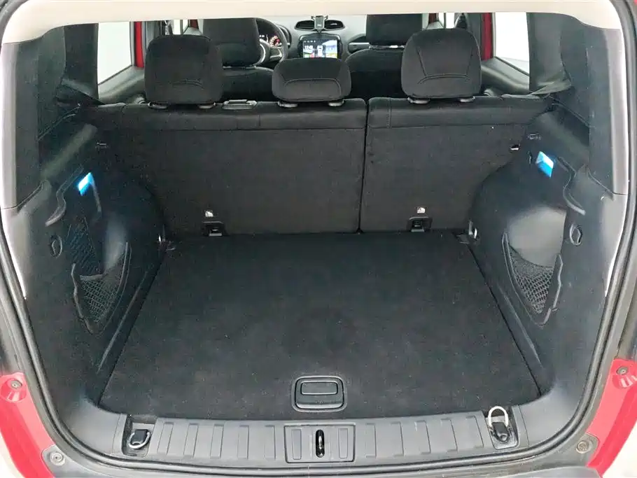 Photo 4 - Jeep Renegade