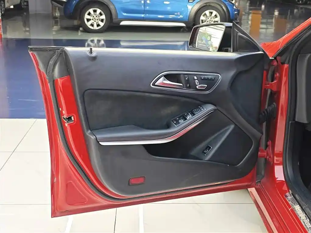 Mercedes-Benz CLA (Import) 2018 CLA 220 4MATIC фото 6