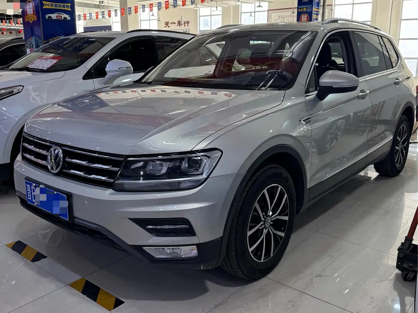 Фото 1 - Volkswagen Tiguan L