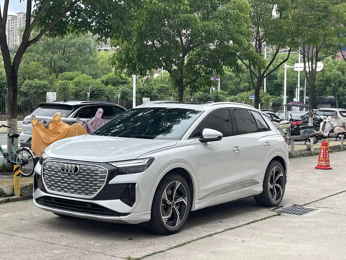 Audi Q4 e-tron 2022 40 e-tron First Edition