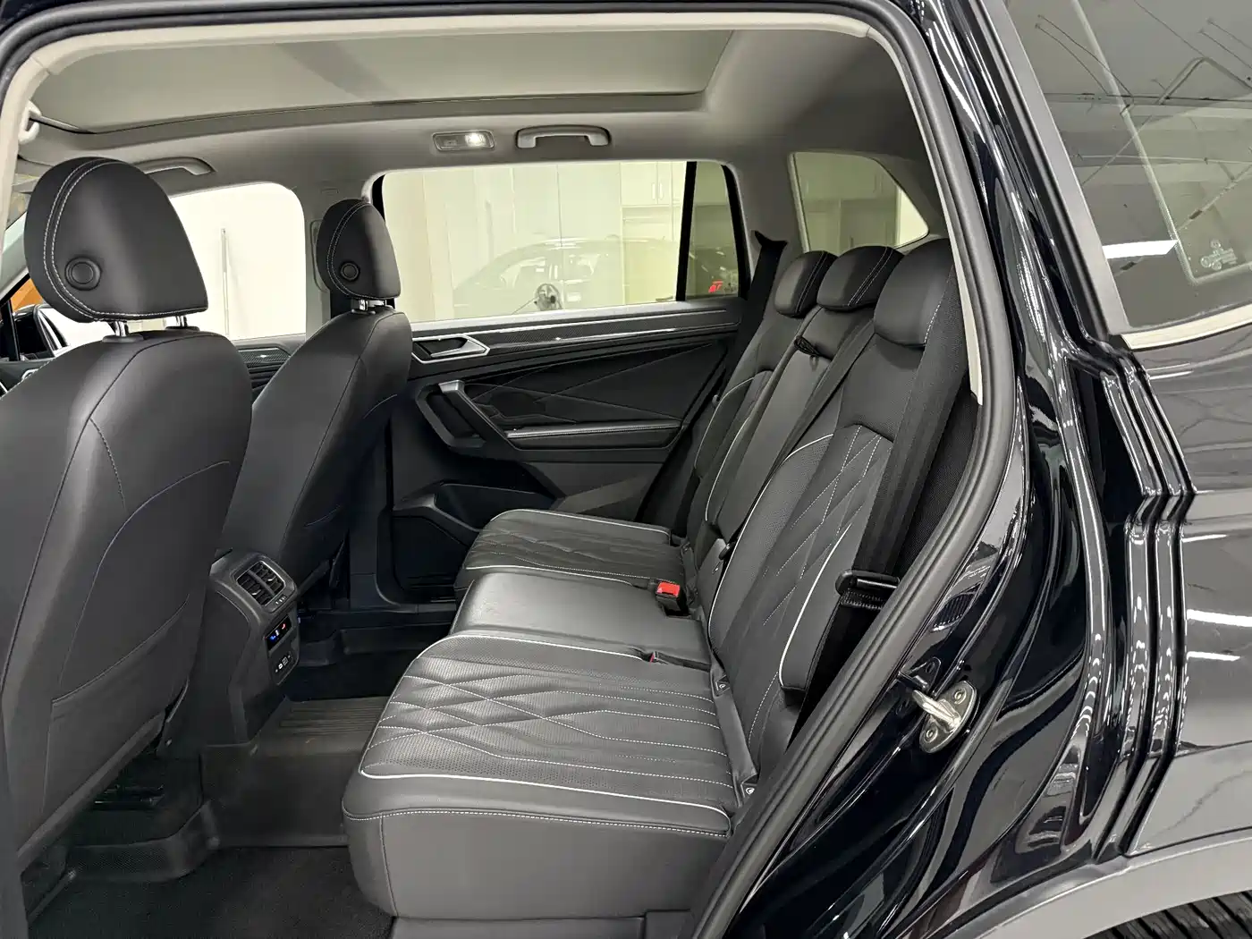 Volkswagen Tiguan L 2023 330TSI Auto 2WD R-Line Premium Edition фото 13