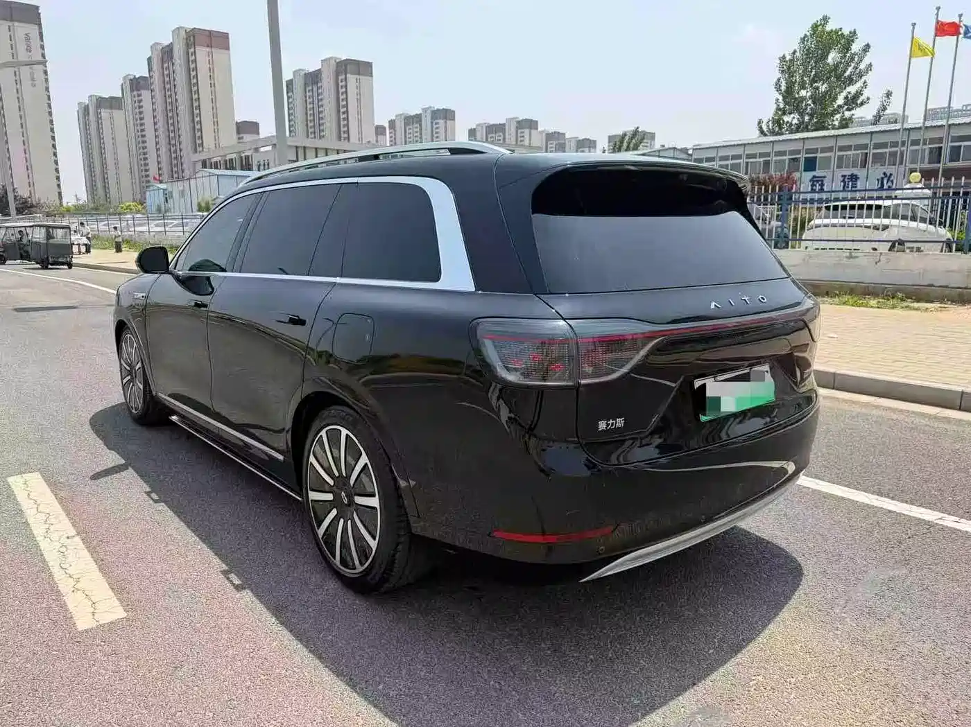 AITO Wenjie AITO M9 2024 Range Extender Max Edition 42kWh 6-seater фото 6