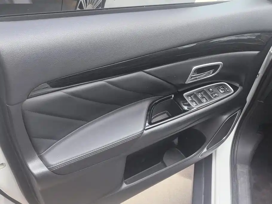 Фото 7 - Mitsubishi Outlander