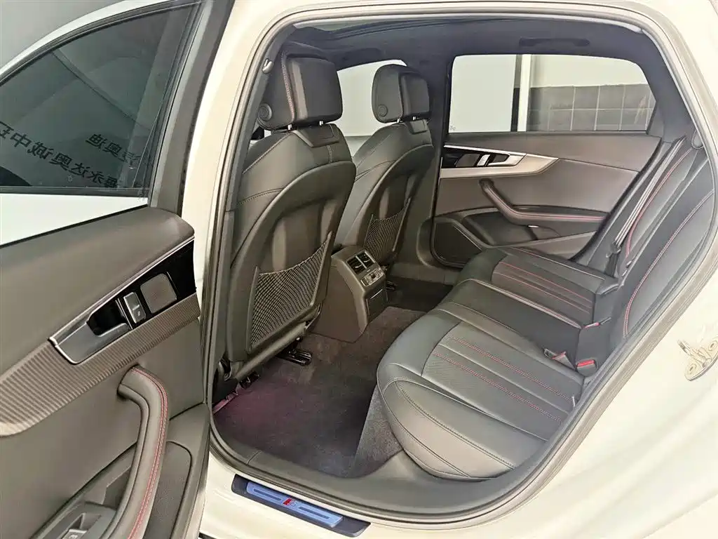 Photo 8 - Audi A4L