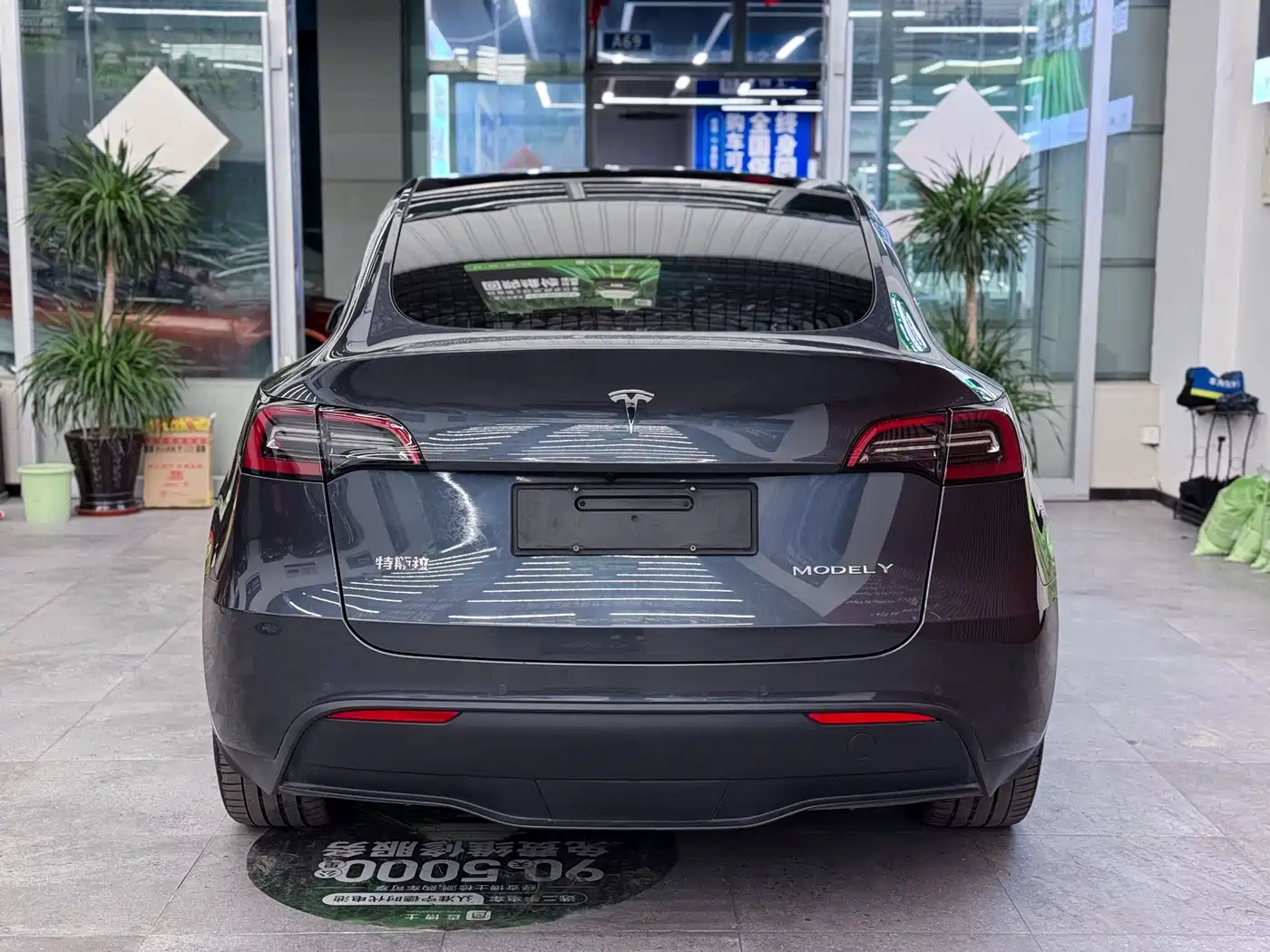 TESLA MODEL Y