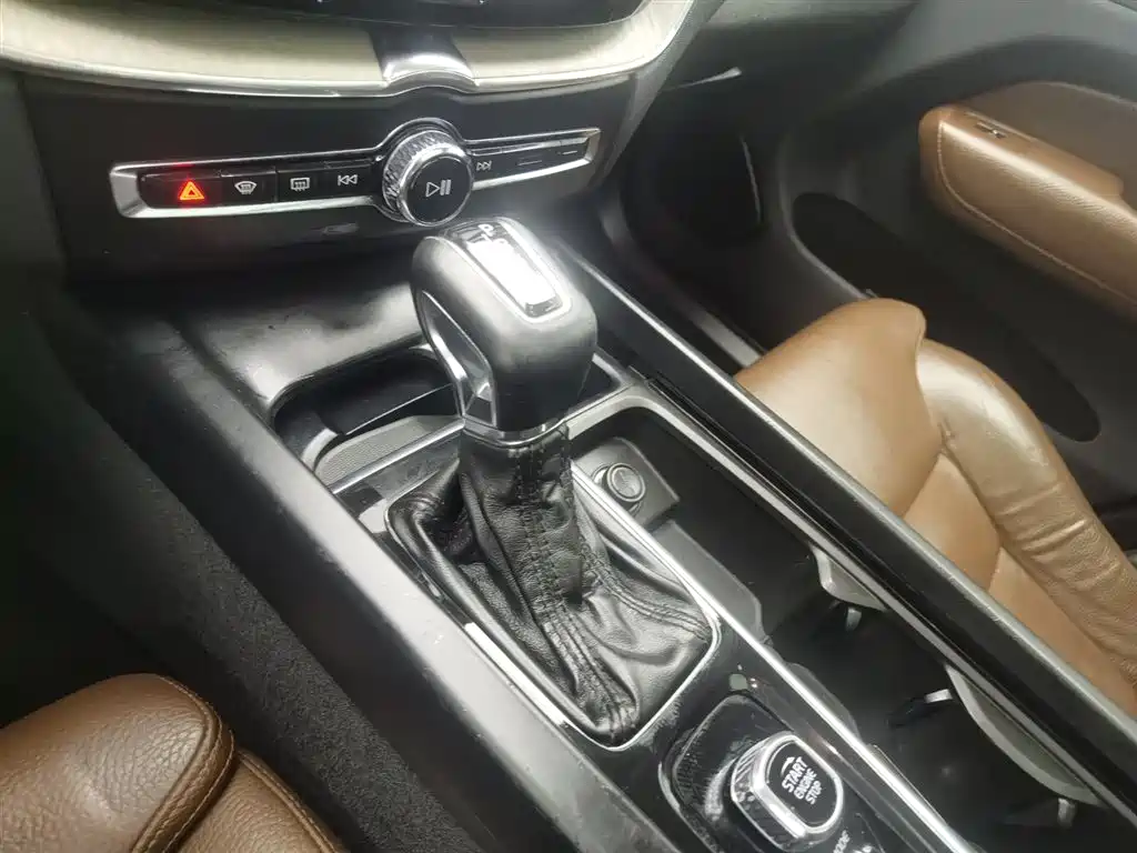 Volvo XC60 2020 T5 AWD Inscription Luxury Edition фото 13