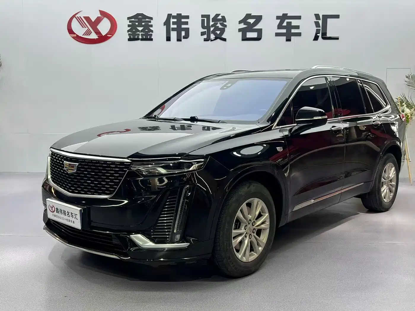 CADILLAC XT6