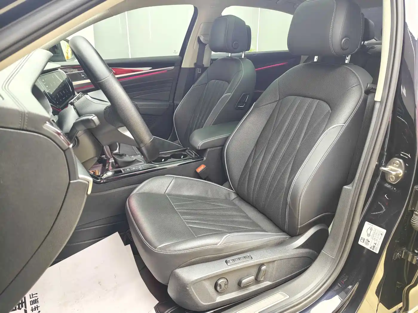 Volkswagen Passat 2023 Facelift 330TSI Luxury Edition фото 8