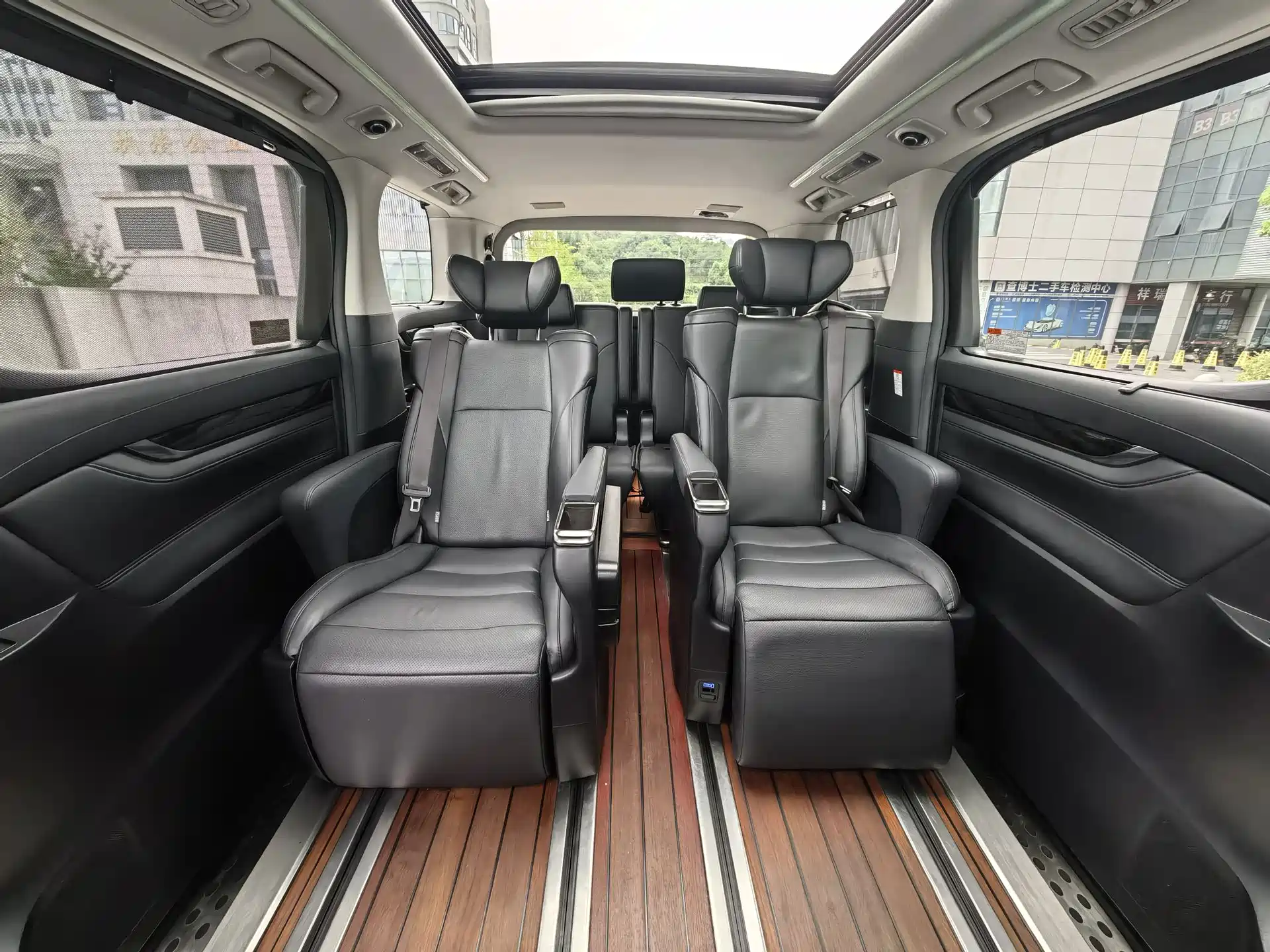 Фото 13 - Toyota Vellfire