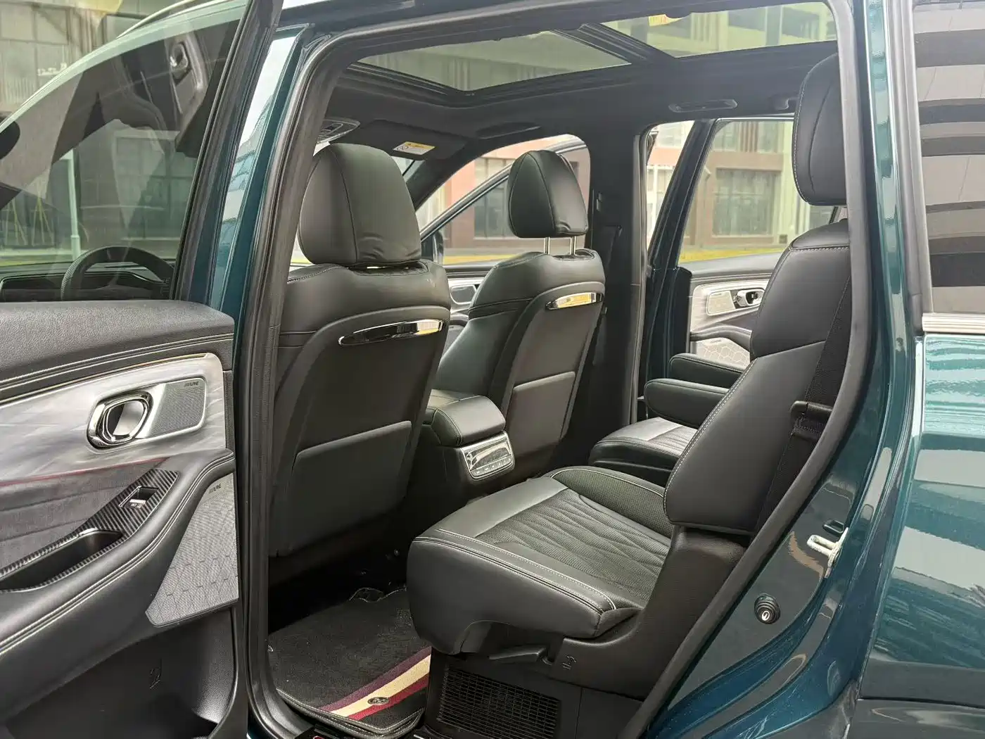 GAC Trumpchi Trumpchi GS8 2022 Dual Engine Series 2.0TM 4WD Premium Edition (6-Seater) фото 6