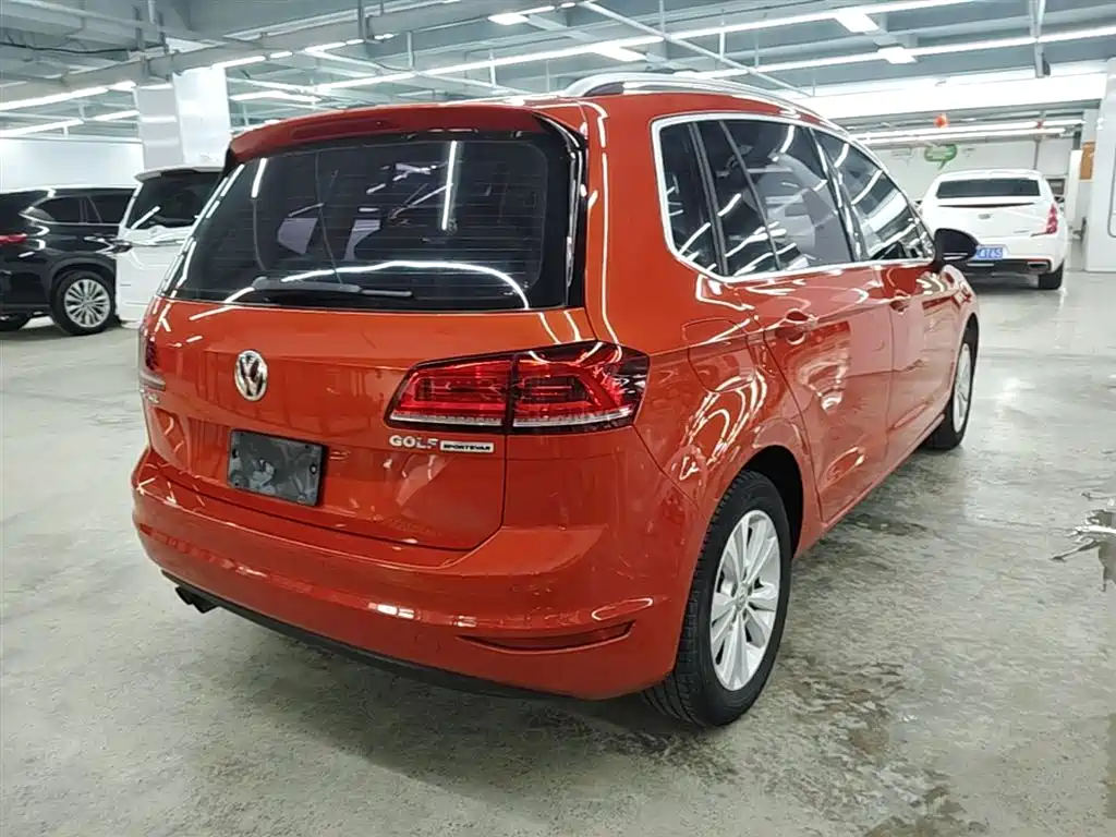 Volkswagen Golf Sportsvan 2016 230TSI Automatic Progressive фото 7