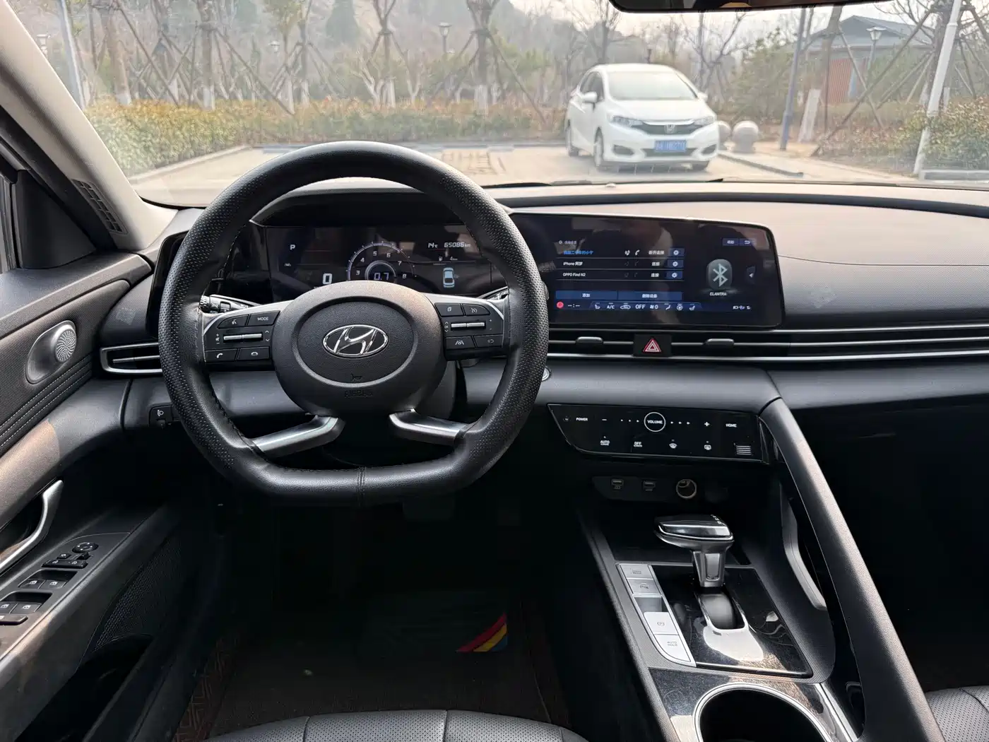 Hyundai Elantra 2021 1.5L CVT LUX Premium Edition фото 9